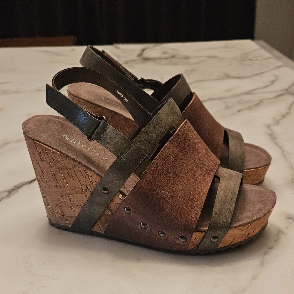 NEW with box Antelope leather wedge sandals size 8